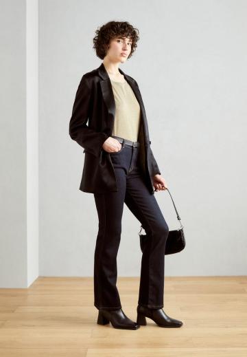 Клешеные джинсы