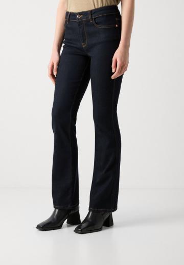 Клешеные джинсы