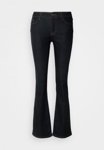 Клешеные джинсы