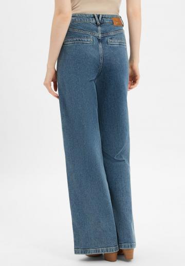 Клешеные джинсы