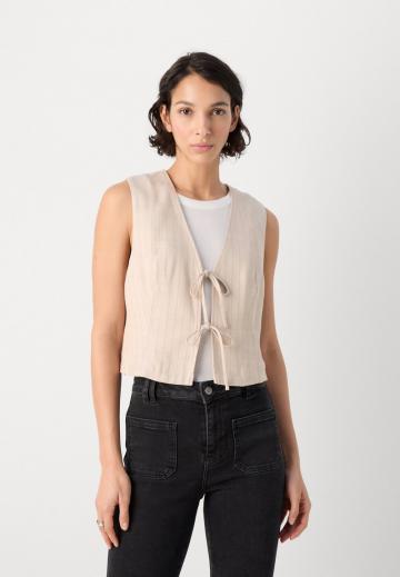 Джинсовая жилетка