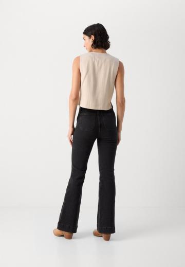 Джинсовая жилетка