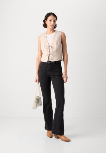 Джинсовая жилетка