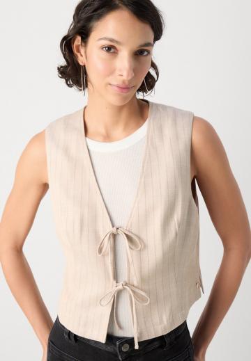 Джинсовая жилетка