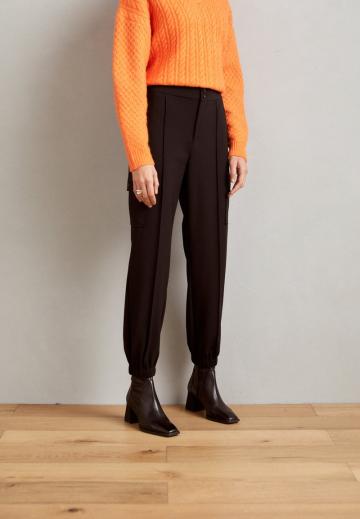 Брюки с накладными карманами