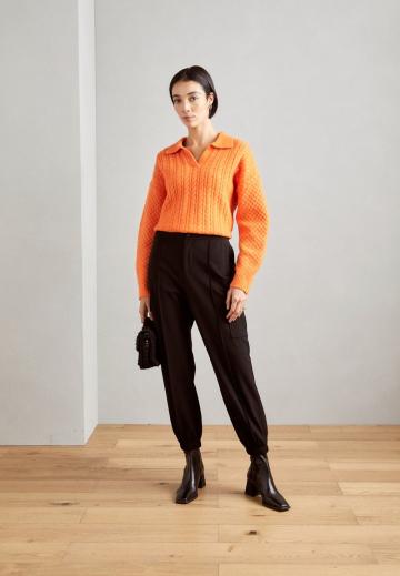 Брюки с накладными карманами