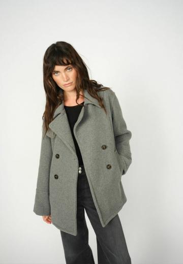 Короткое пальто