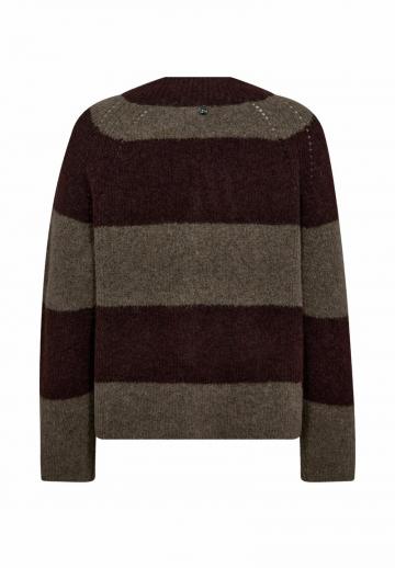 Пуловер в полоску