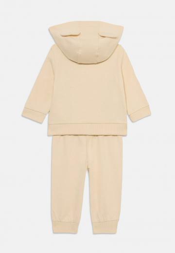 Набор одежды