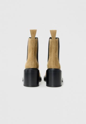 Высокие сапоги