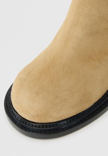 Высокие сапоги