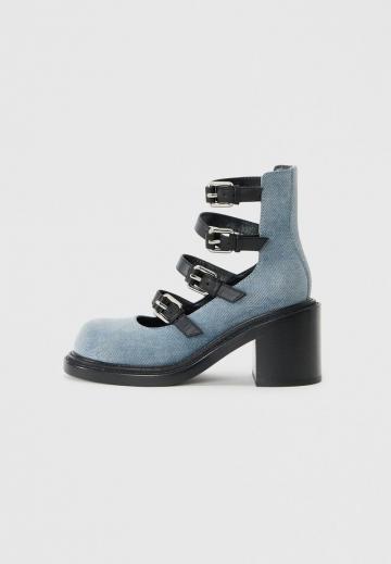 Высокие сапоги