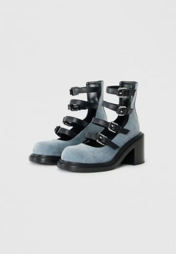 Высокие сапоги