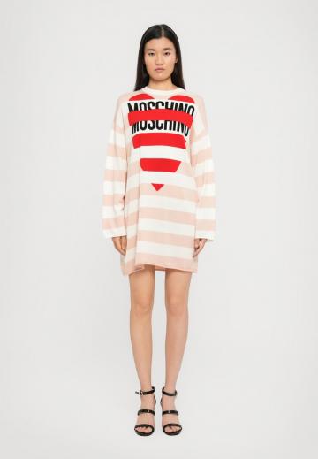 Вязаное платье