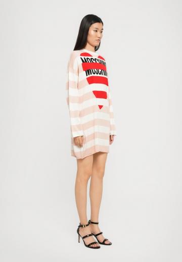 Вязаное платье