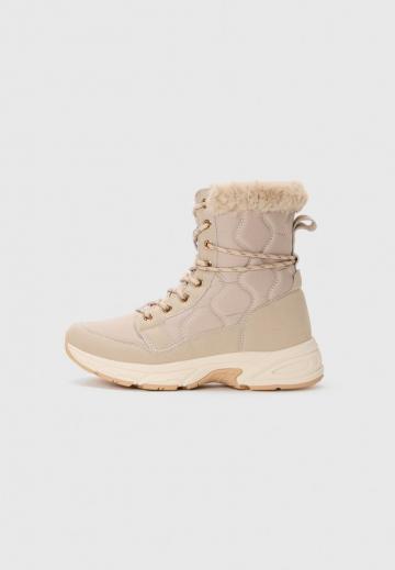 Сапожки на танкетке