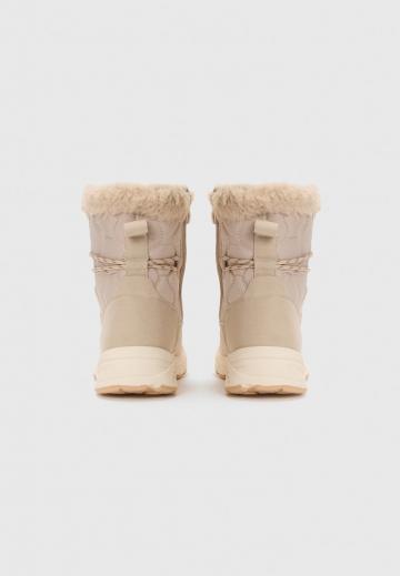 Сапожки на танкетке