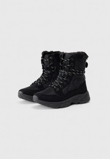 Сапожки на танкетке