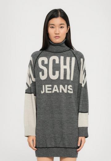 Вязаное платье