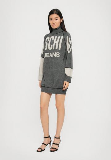 Вязаное платье