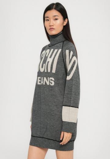 Вязаное платье