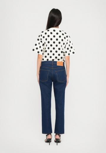 Прямые джинсы