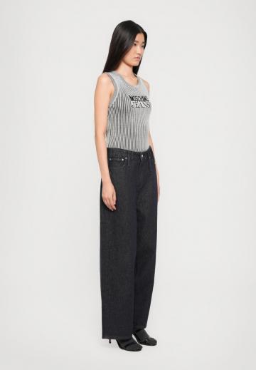 Свободные джинсы