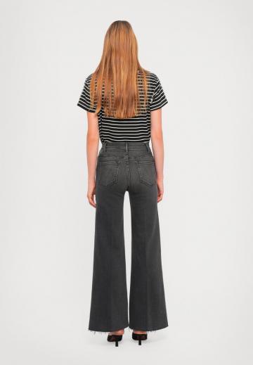 Клешеные джинсы