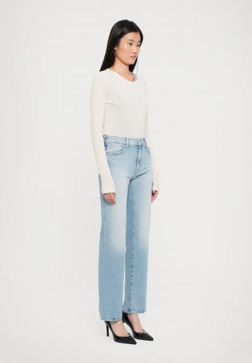 Прямые джинсы