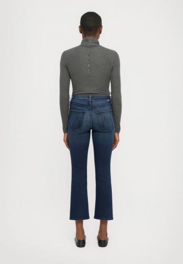 Короткие джинсы