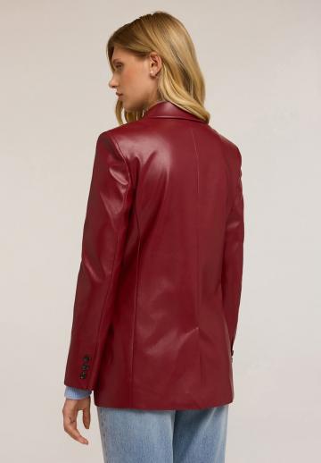 Пальто из искусственной кожи