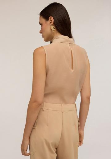 Блузка без рукавов