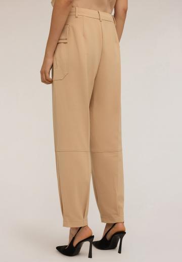 Брюки с накладными карманами