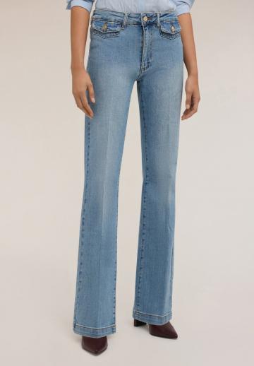 Клешеные джинсы