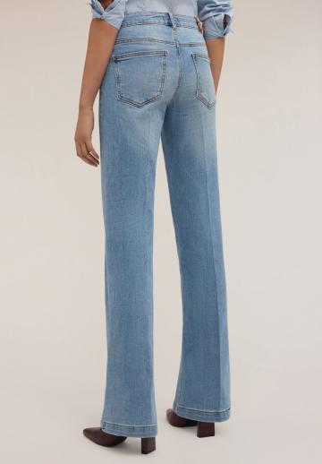 Клешеные джинсы