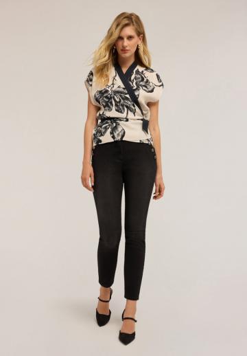 Короткие джинсы