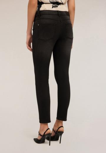 Короткие джинсы