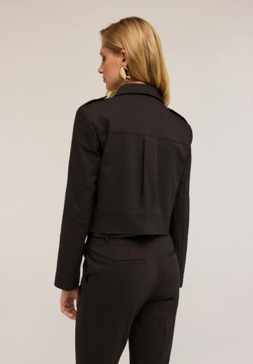 Куртка с накладнымит карманами