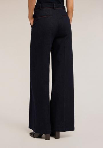 Клешеные джинсы