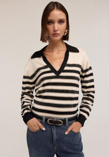 Пуловер в полоску