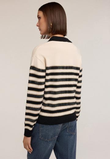 Пуловер в полоску