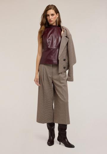 Блузка без рукавов