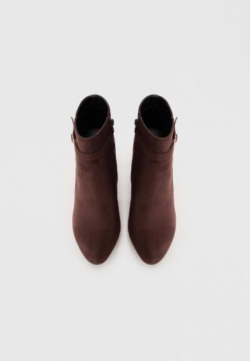 Полусапожки на высоком каблуке