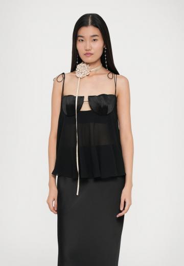 Топ на бретельках