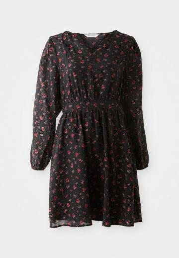 Короткое платье