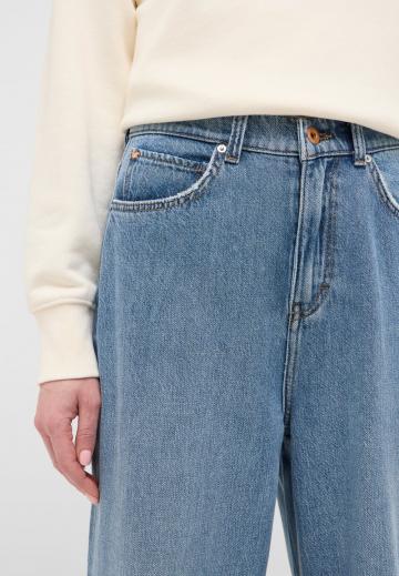 Прямые джинсы