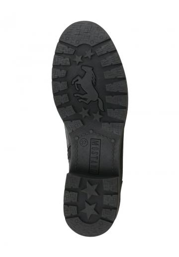 Ботинки на шнуровке