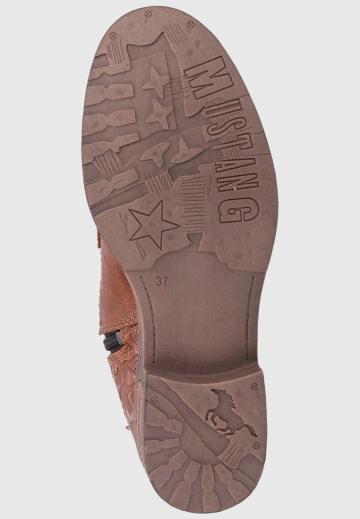 Ботинки на шнуровке