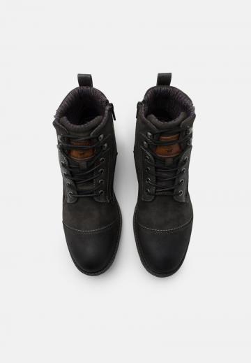 Ботинки на шнуровке