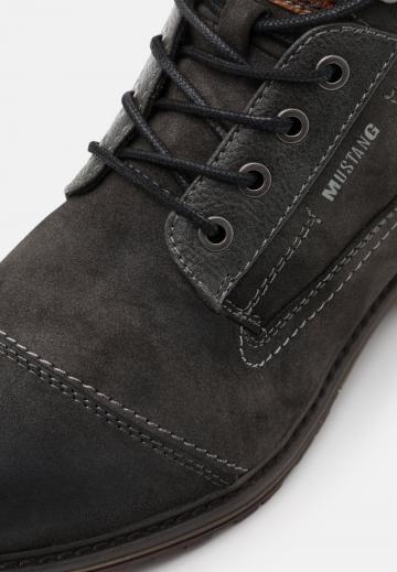 Ботинки на шнуровке